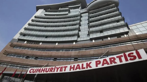 Cemil Tugay, CHP'den Ayrıldığını Açıkladı ve Bağımsız Devam Edecek